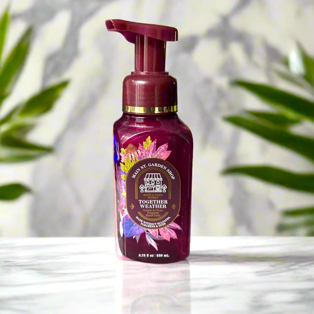 Bath & Body Works Foaming Hand Soap- Together Weather (8.75 fl oz)